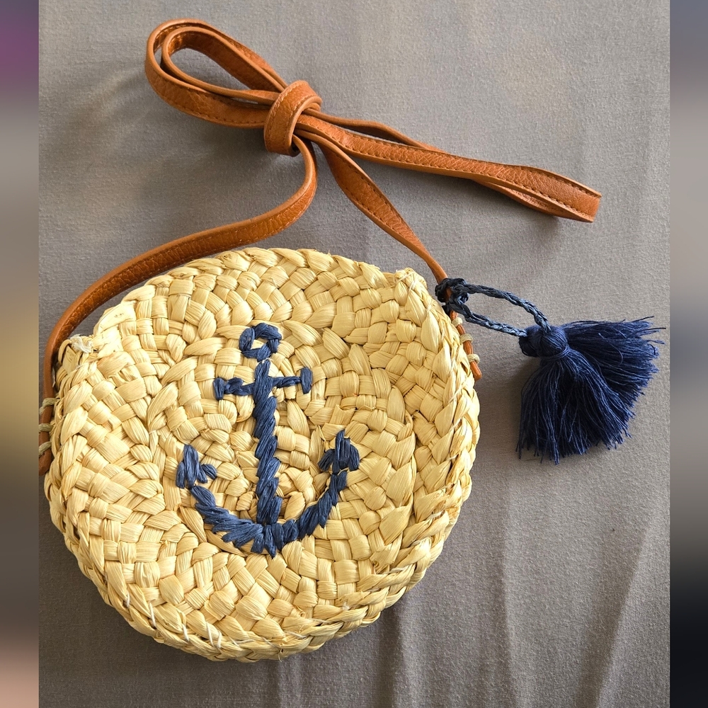 Adorable straw-woven Cappelli cross body! Leather Strap with Navy blue tassels!